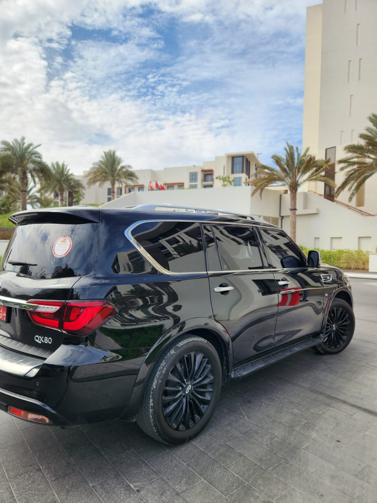 Infiniti - QX80