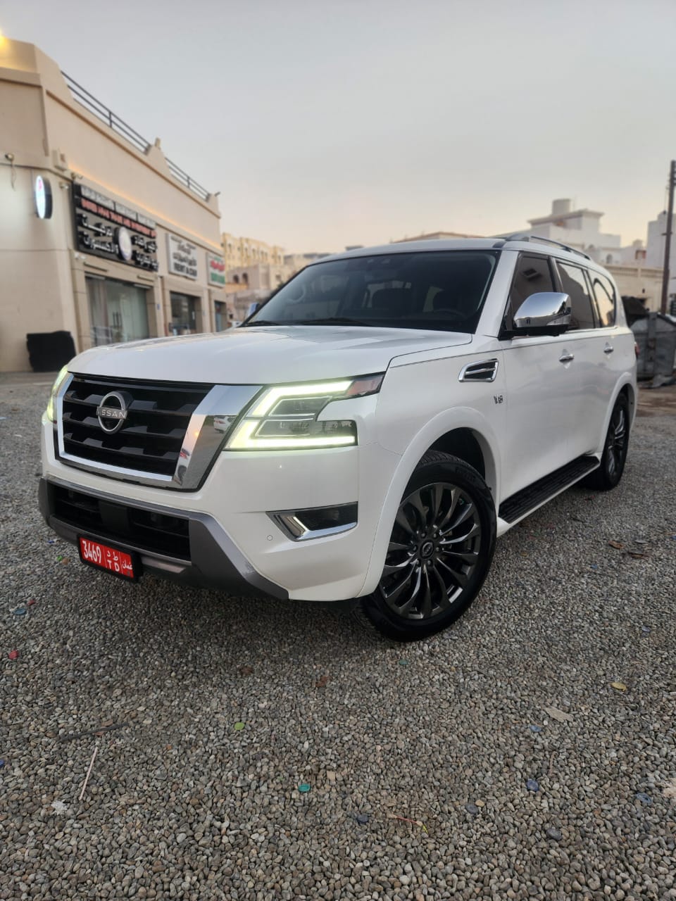 Nissan - Armada