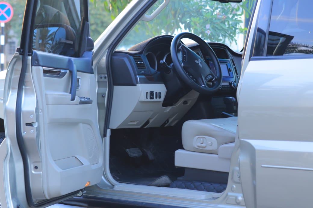 Mitsubishi - Pajero