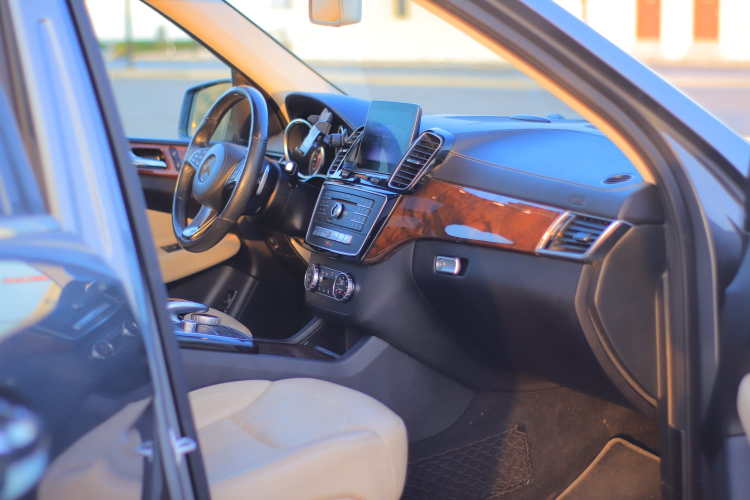 Mercedes-Benz - GL450 — Picture 2